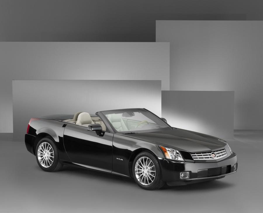  Cadillac XLR Roadster 2004 года  (фото 32 из 128)